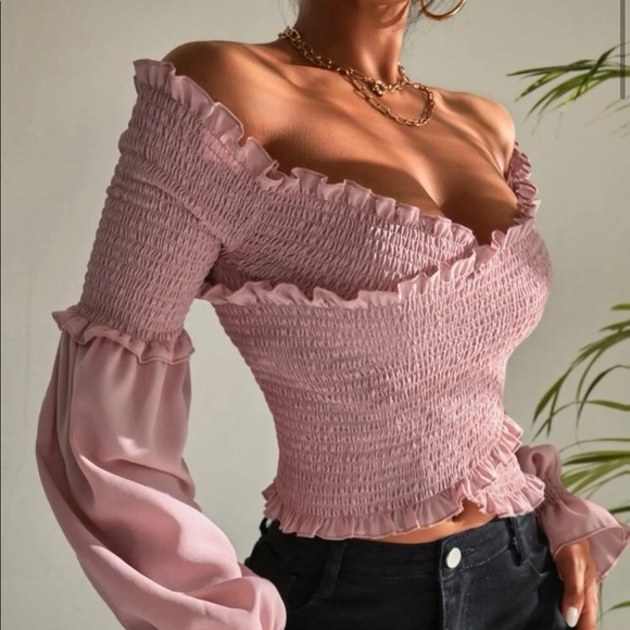 Off Shoulder Shirred Flounce Sleeve Frill Trim Crop
Chiffon Blouse - Picture 4 of 7